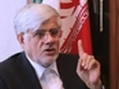 آیت‌الله مهدوی کنی از استوانه‌های انقلاب هستند