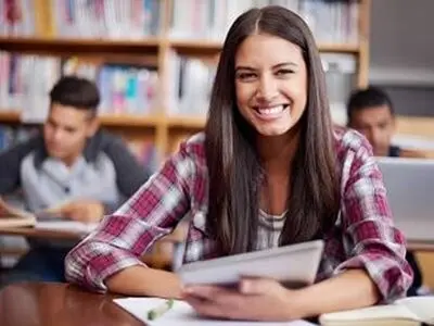 در کلاس زبان تضمینی موسسه زبان سخن برتر شرکت کنید