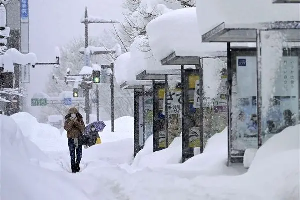  One Dead As Heavy Snow, Record Cold Hit Japan