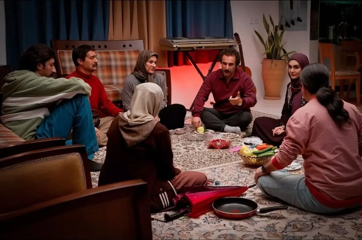 همای سریال «پایتخت» تحصیلکرده است؛ اما مفهوم داس‌وچکش را نمی‌داند؟/ «پایتخت» تبدیل به خاطرات جمعی ما شده است