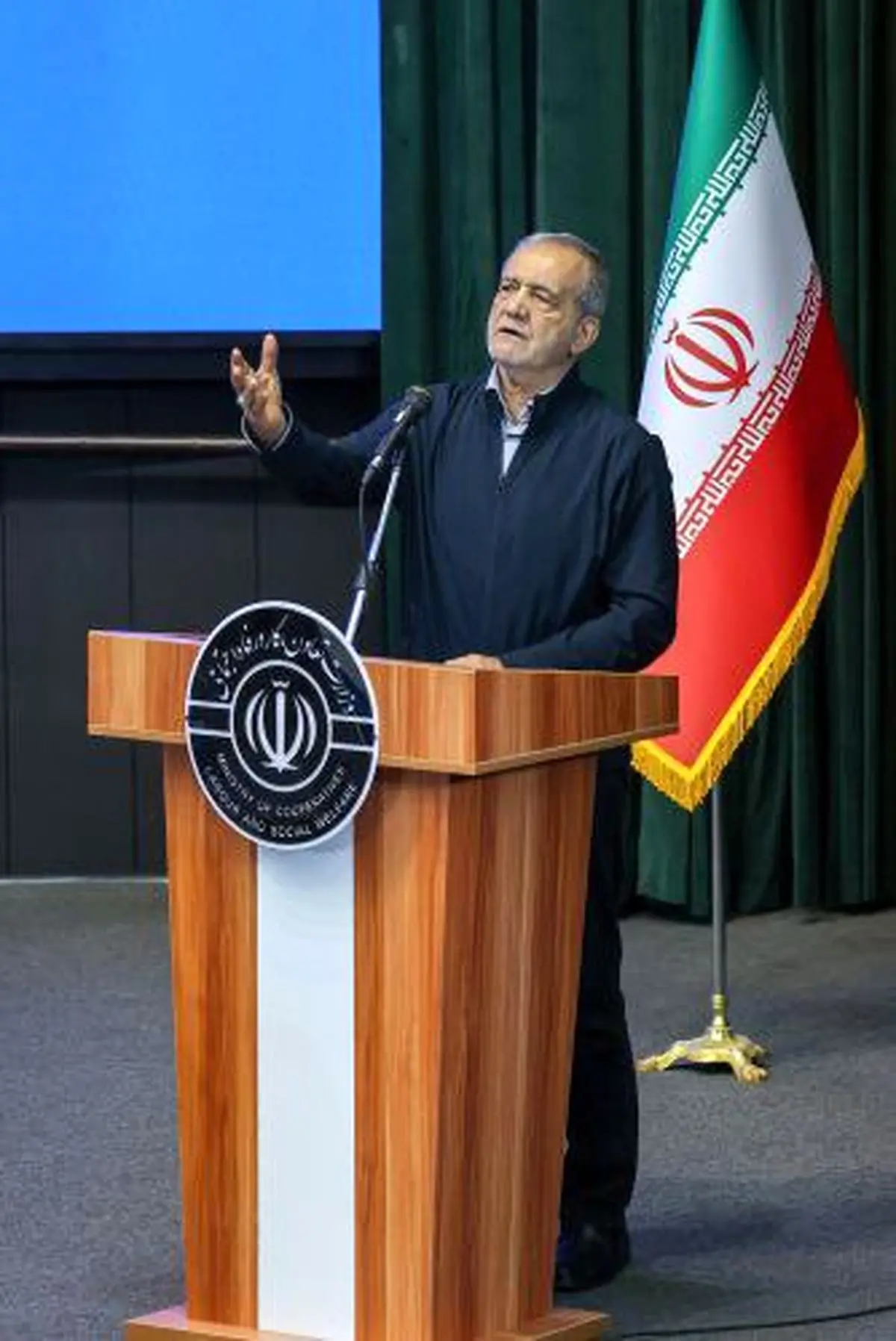 عدالت اجتماعی و زیستمحیطی باید در اولویت برنامههای دولت باشد