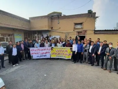 تجمع دوباره کارکنان اداره آبفا شوش در اعتراض به عدم دریافت حقوق