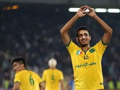 بغلانی: دایی اسطوره من است ولی تیمش شکست می‌خورد/ رکورد کلین‌شیت‌ها را ادامه می‌دهیم