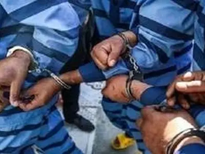 دستگیری 9 نفر اراذل و اوباش استان قم به دلیل تخریب 7 خودرو