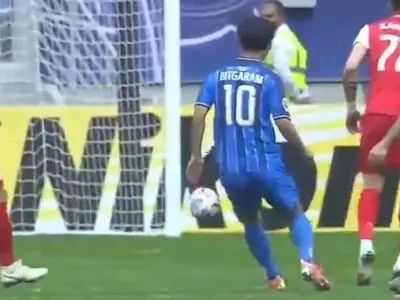 ویدیو: ضربه خطرناک مهاجم اولسان به تیرک دروازه پرسپولیس برخورد کرد