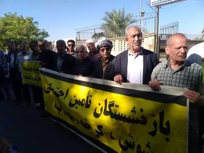 تجمع بازنشستگان کارگری در استان‌های مختلف/ سطح زندگی ما افول کرده است