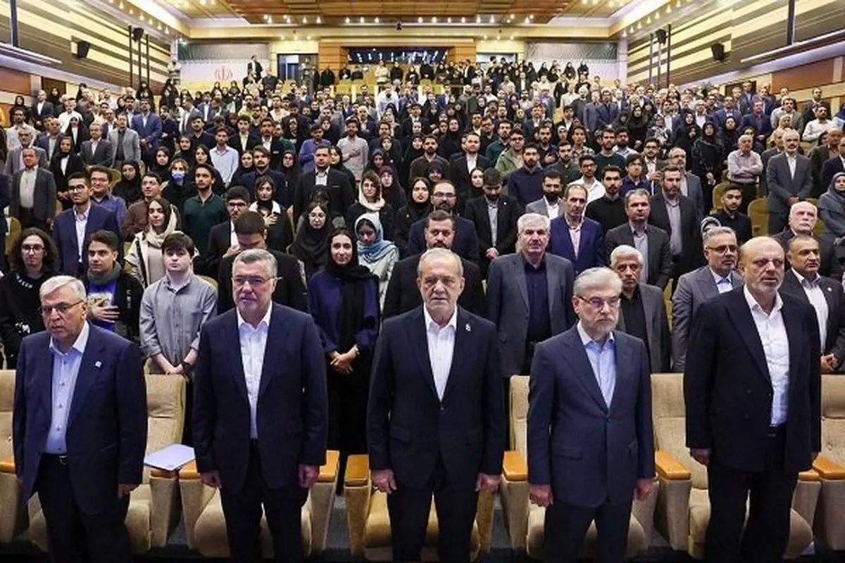 تجلیل از ایثارگران و رتبه‌های برتر کنکور با حضور رئیس‌جمهور
