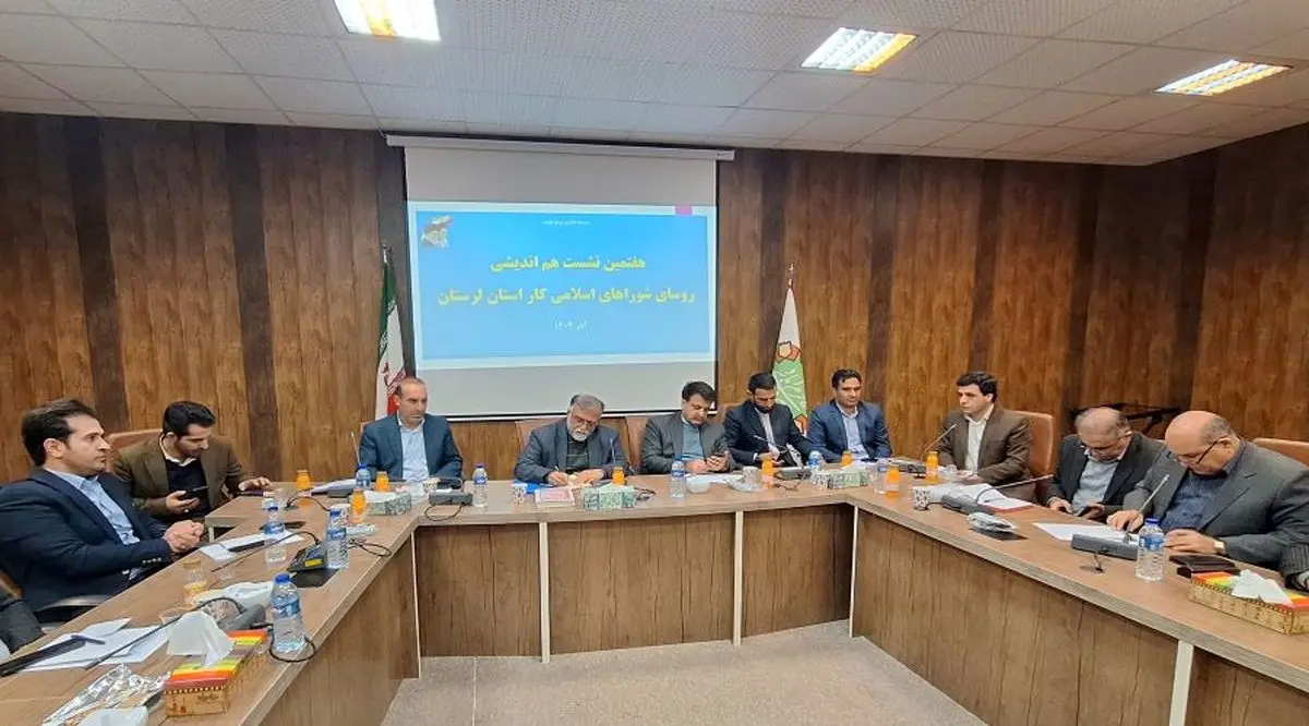 ۳۴۸ تشکل کارگری و کارفرمایی در استان فعال هستند/لزوم ایجاد مرکز ساماندهی کارگران روزمزد توسط شهرداری 