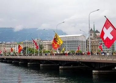 سندیکاهای سوئیس بر سر «حداقل مزد» با پارلمان درگیر شدند/ زنان را استثمار نکنید!