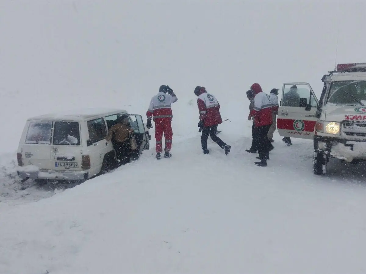 ۱۰ استان درگیر برف‌وکولاک/امداد رسانی به هزار و ۸۰۰ نفر 