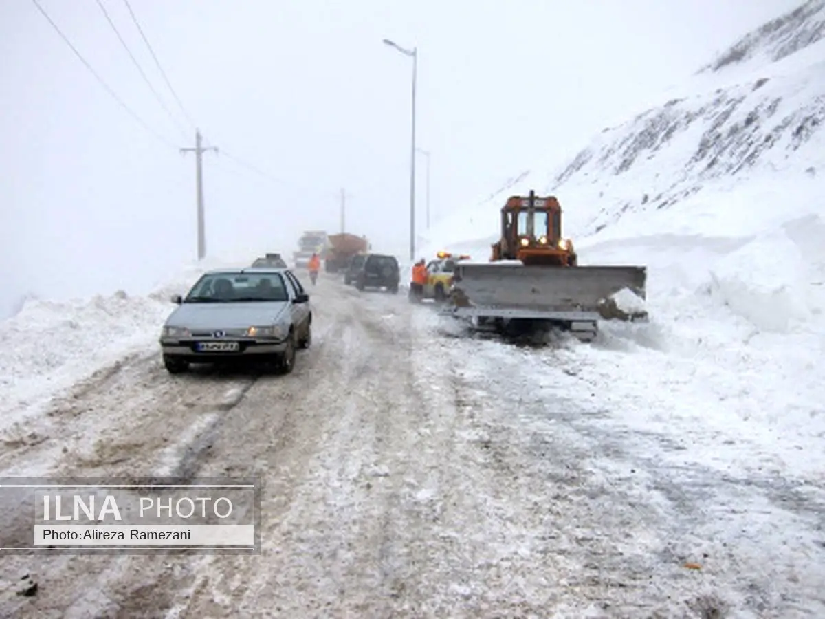 استقرار راهداران در محورهای برفگیر مازندران