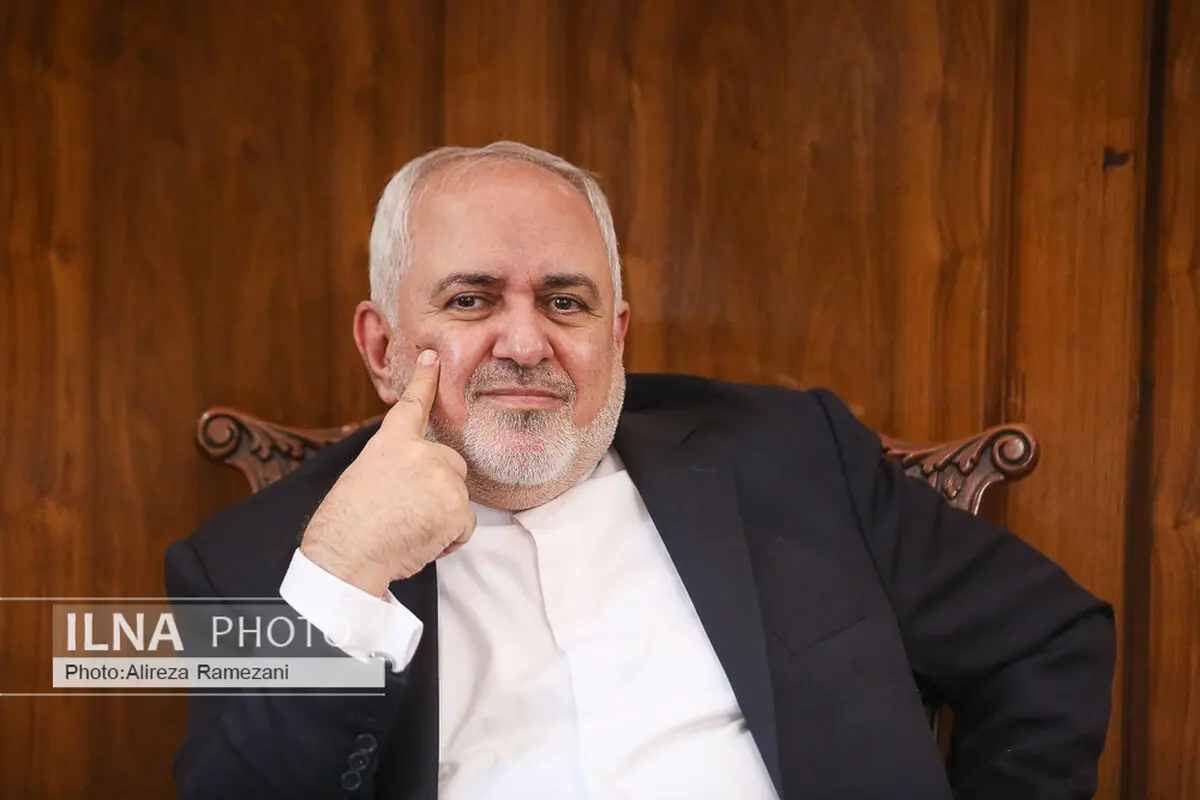 فی تغریدة بالصینیة... ظریف یامل بتطویر العلاقات بین طهران وبکین