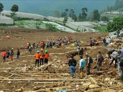 افزایش شمار کشته‌شدگان رانش زمین در اندونزی