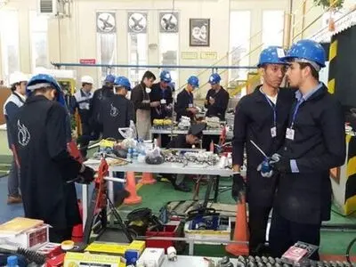 در هر مکانی که بنیاد شهید کارخانه‌ای دارد، می‌توانیم یک هنرستان جوار صنعت تاسیس کنیم
