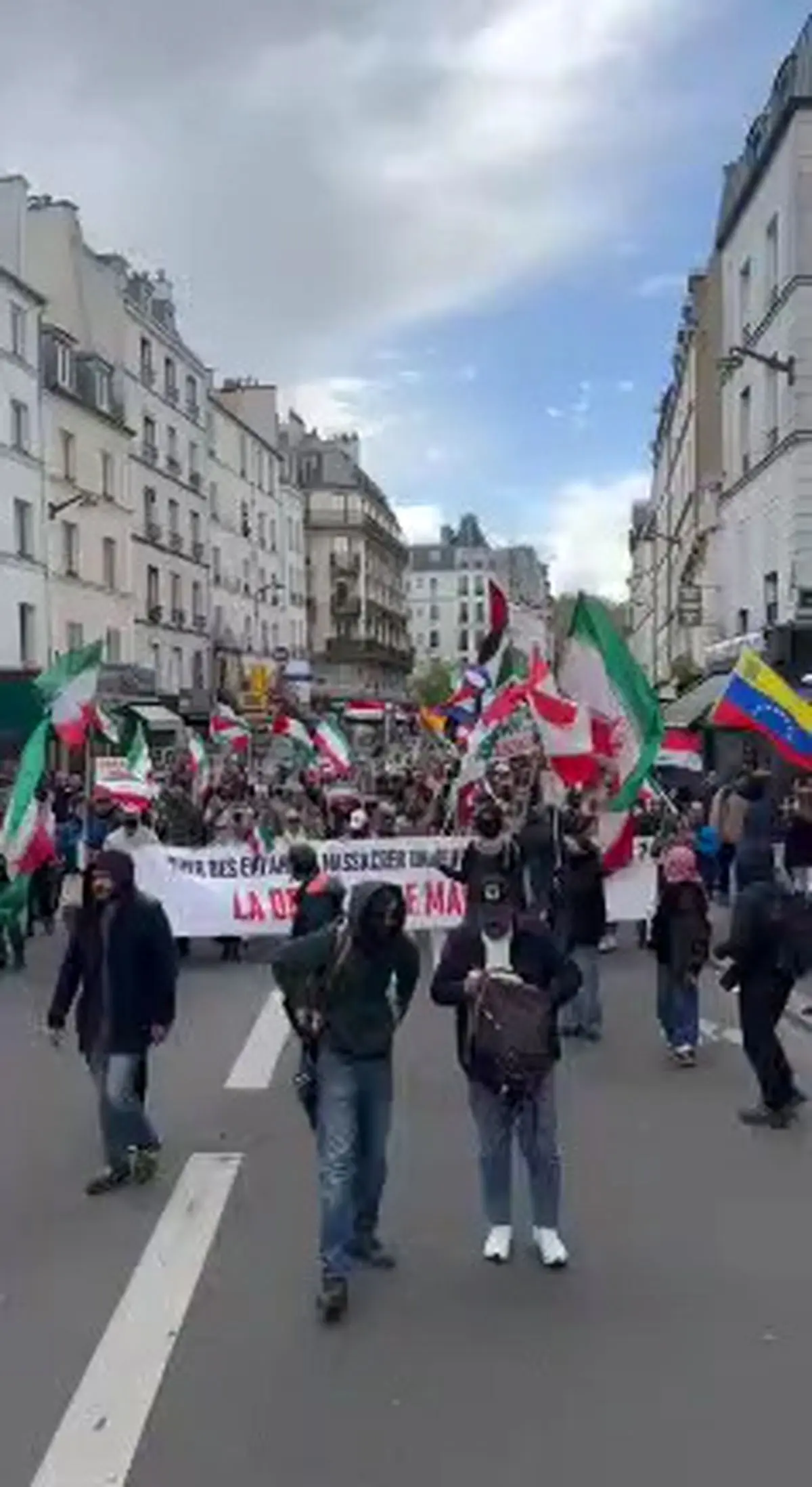 مردم فرانسه در حمایت از ایران به خیابان‌ها آمدند + فیلم