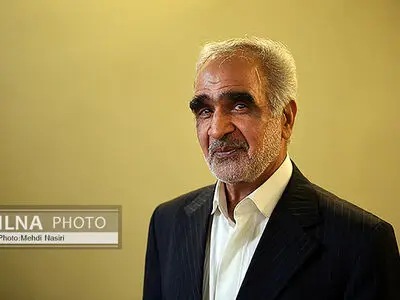 پزشکیان به تنهایی فشارها را تحمل می‌کند/ رئیس‌جمهور اجازه ندهد مدیری برخلاف وعده‌های داده شده عمل کند