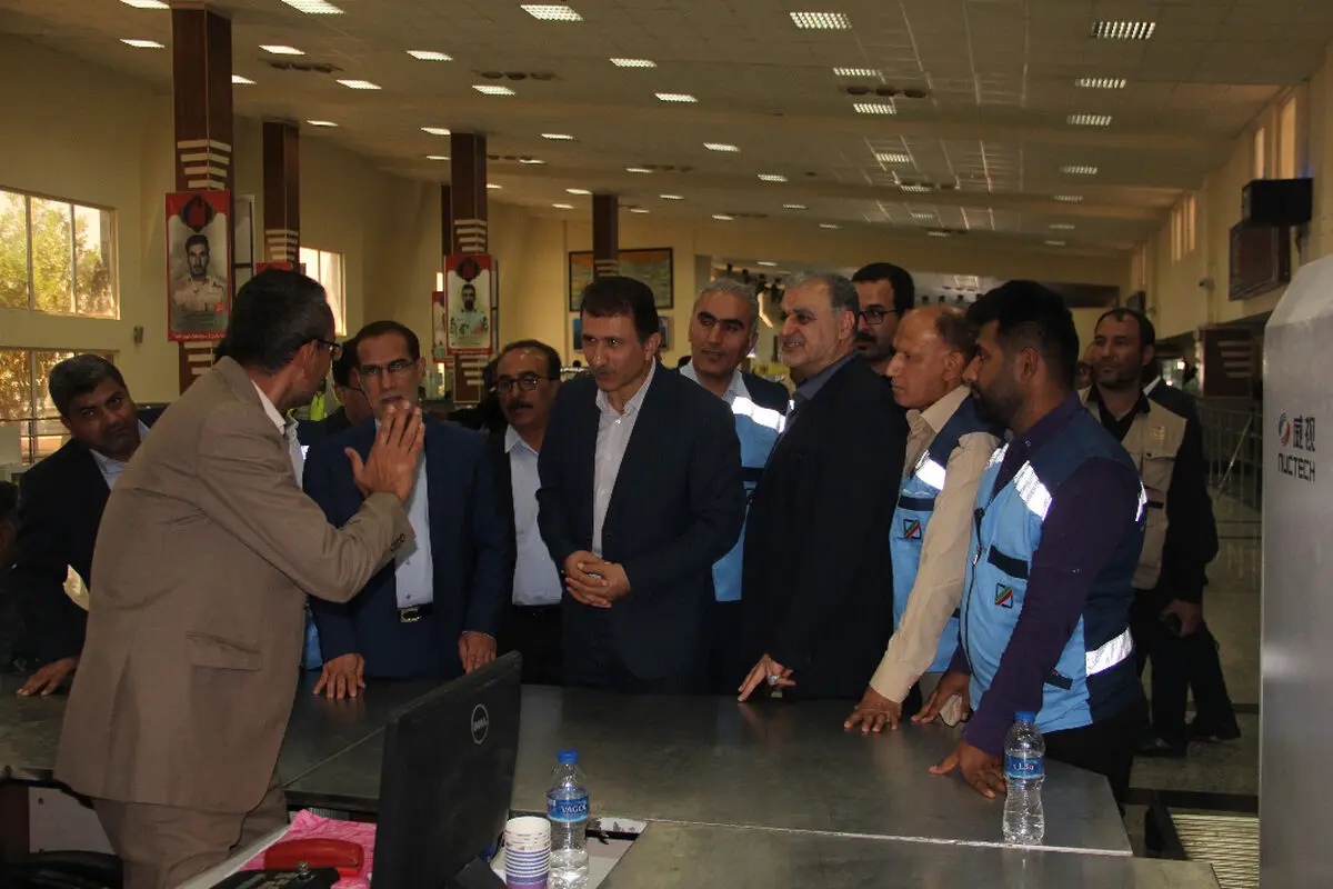 تردد زائرین در مرزها با کمترین مشکل در حال انجام است/ ۷۰ میلیون تن صادرات کالا در ۶ ماهه نخست ۹۸/ تراز تجاری ایران مثبت است