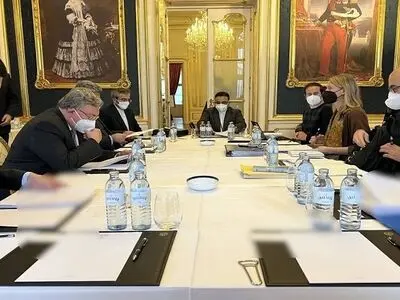 إستمرار المباحثات بین إیران و4+1 مع الترکیز على إلغاء الحظر