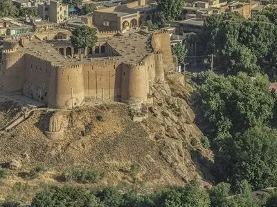 ساماندهی ضلع غربی تپه قلعه فلک الافلاک 