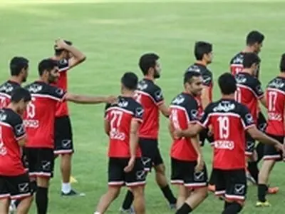 لباس ایتالیایی به دست سرخپوشان نرسیده است