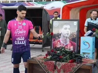 ادای احترام بازیکنان چادرملو و آلومینیوم به صابر کاظمی