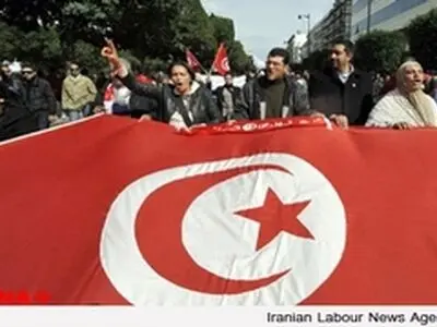 مخالفان تونسی علیه دولت تظاهرات می‌کنند