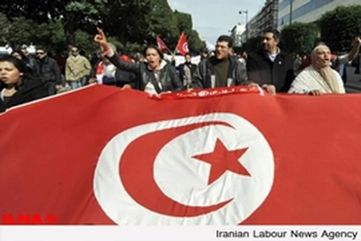 مخالفان تونسی علیه دولت تظاهرات می‌کنند