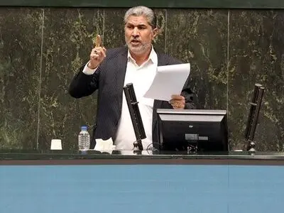 ظفرقندی از طلایه داران جبهه و جنگ است/ جامعه پزشکی موافق حضور او در وزارت بهداشت است