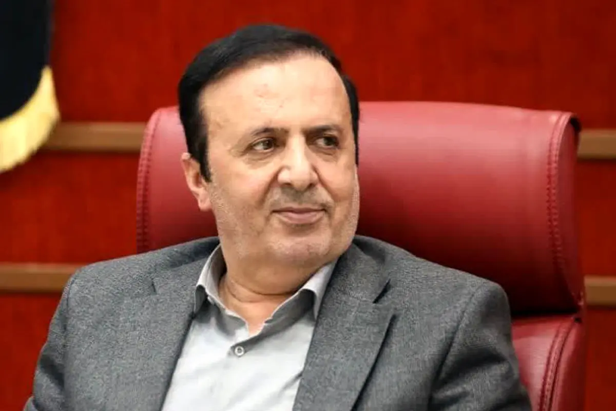 هنوز آداب گفتگو را نمیدانیم / باید یاد بگیریم با هم صحبت کنیم