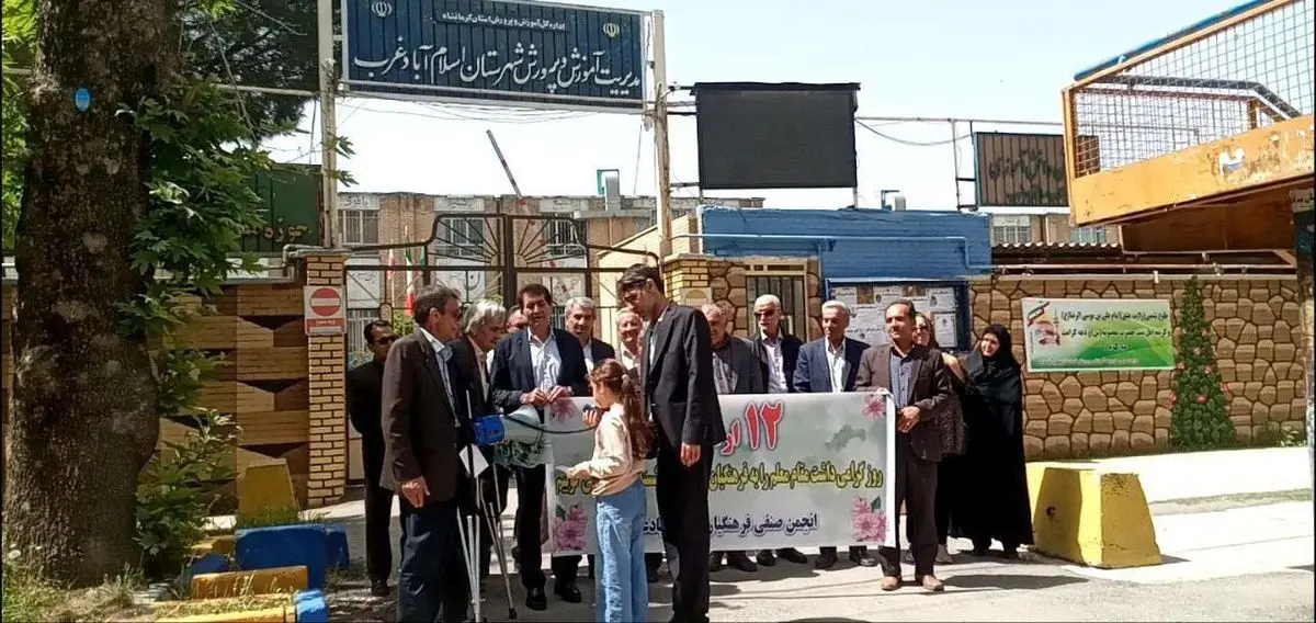 تجمع معلمان شاغل و بازنشسته در برخی شهرها
