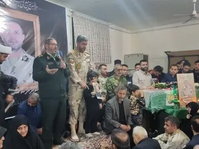 شهدا نماد دفاع از اسلام و انقلاب هستند