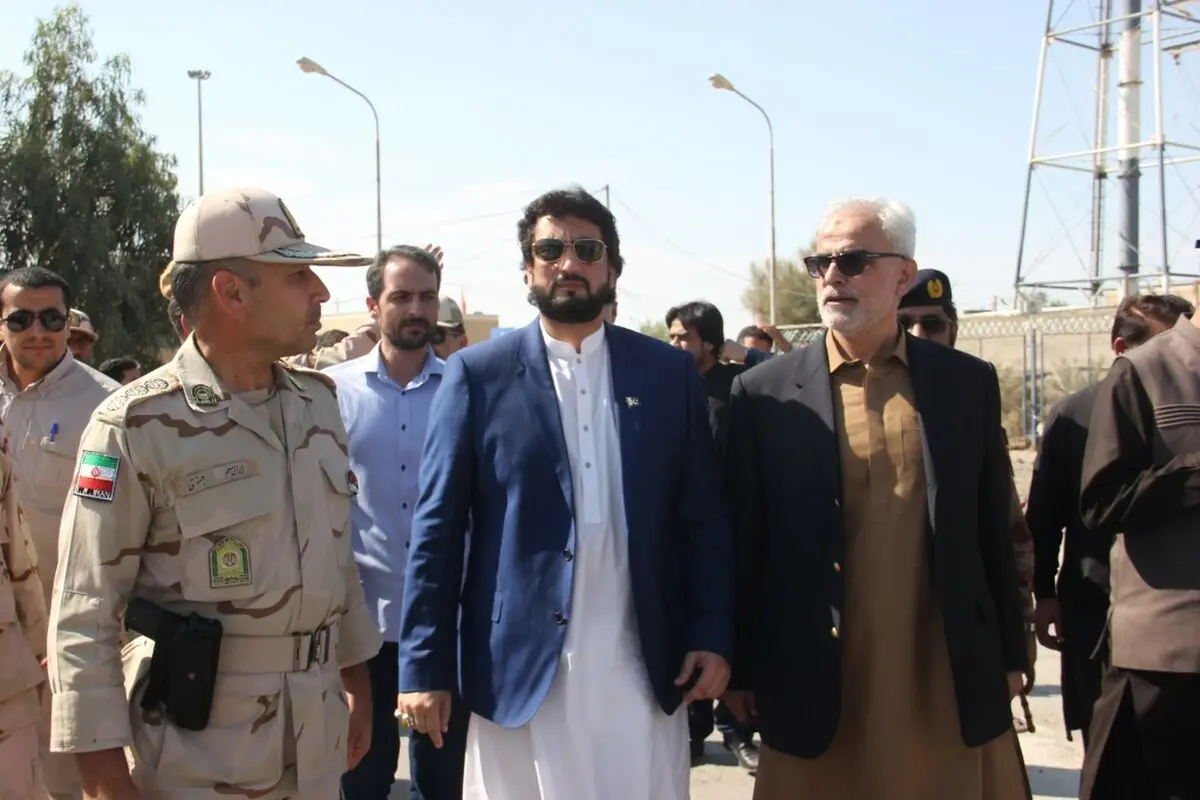 حضور وزیر کشور پاکستان در میرجاوه/ تقدیر از خدمات ایران به زوار پاکستانی 