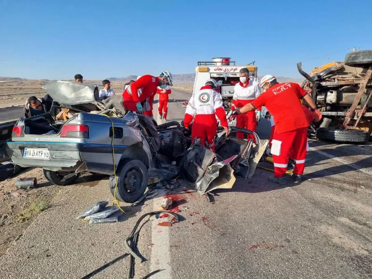 تصادف سواری و کامیون در کرمان با ٢ مصدوم و ٨ فوتی