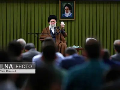 قائد الثورة: على الدول الإسلامیة أن تقطع الشرایین الحیویة للکیان الصهیوني