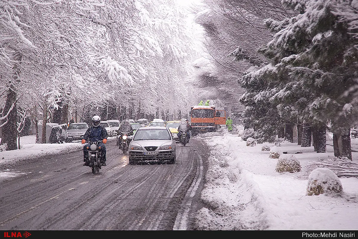 بارش برف و باران سنگین در اغلب استان‌های کشور/ پیش‌بینی کاهش ۱۵ درجه‌ای دمای هوا / تهران یخ می‌زند