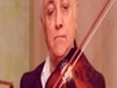 جایزه سراسری همایون خرم برای جوانان است