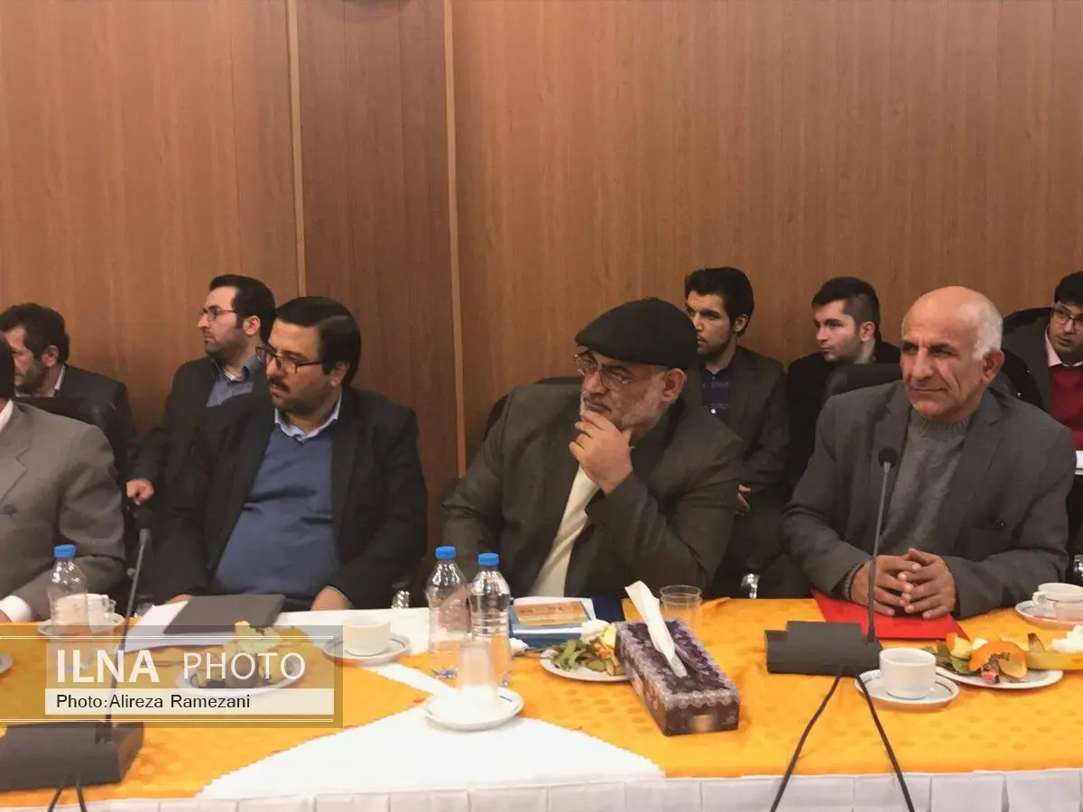 برخی مدیران میانی، احزاب را سر کار گذاشتند/مراقب پست‌دزد‌ها باشیم