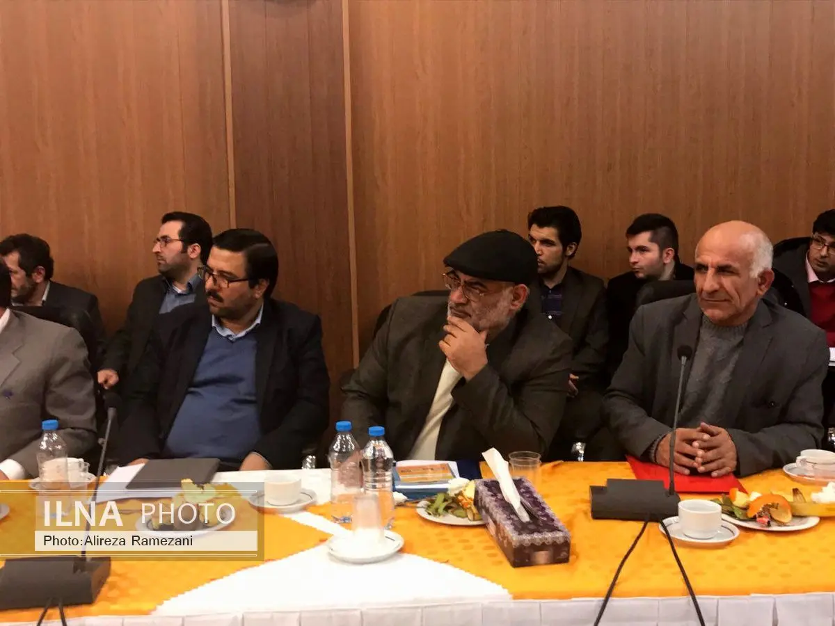 برخی مدیران میانی، احزاب را سر کار گذاشتند/مراقب پستدزدها باشیم