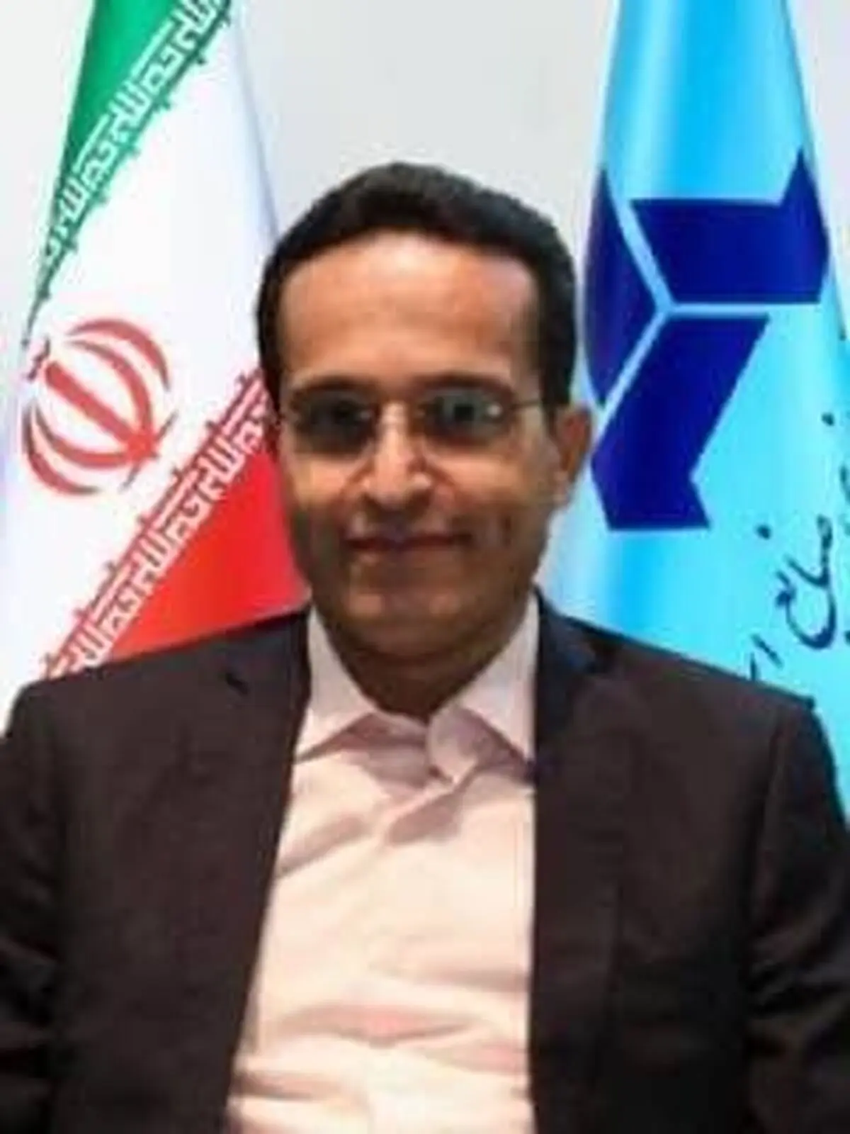 چهره‌ای متخصص که به "تغییر" و "توسعه" می‌اندیشد
