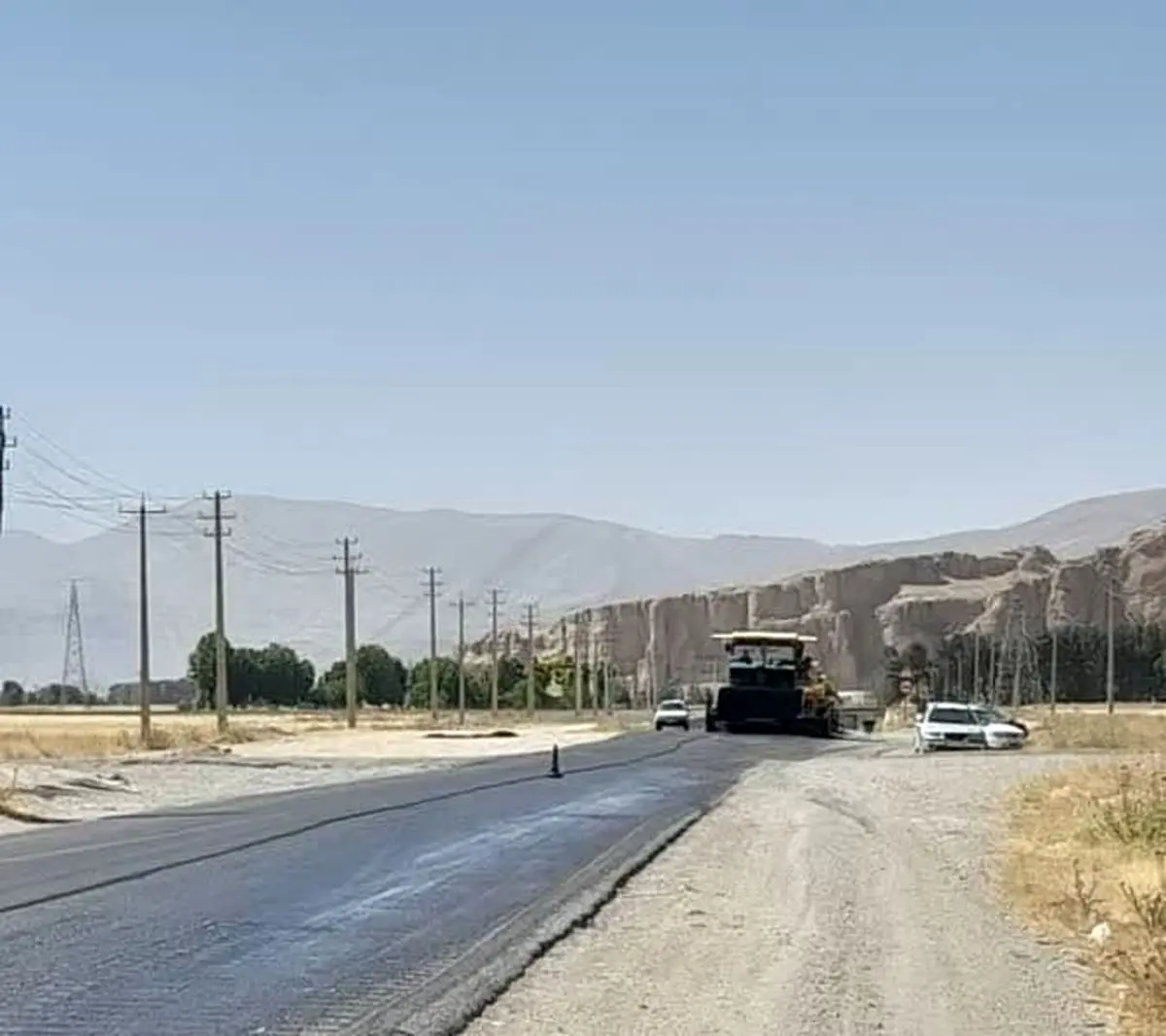آغازعملیات بهسازی جاده دسترسی محور نقش رستم به نقش رجب