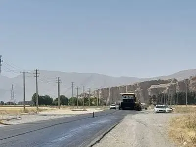 آغازعملیات بهسازی جاده دسترسی محور نقش رستم به نقش رجب