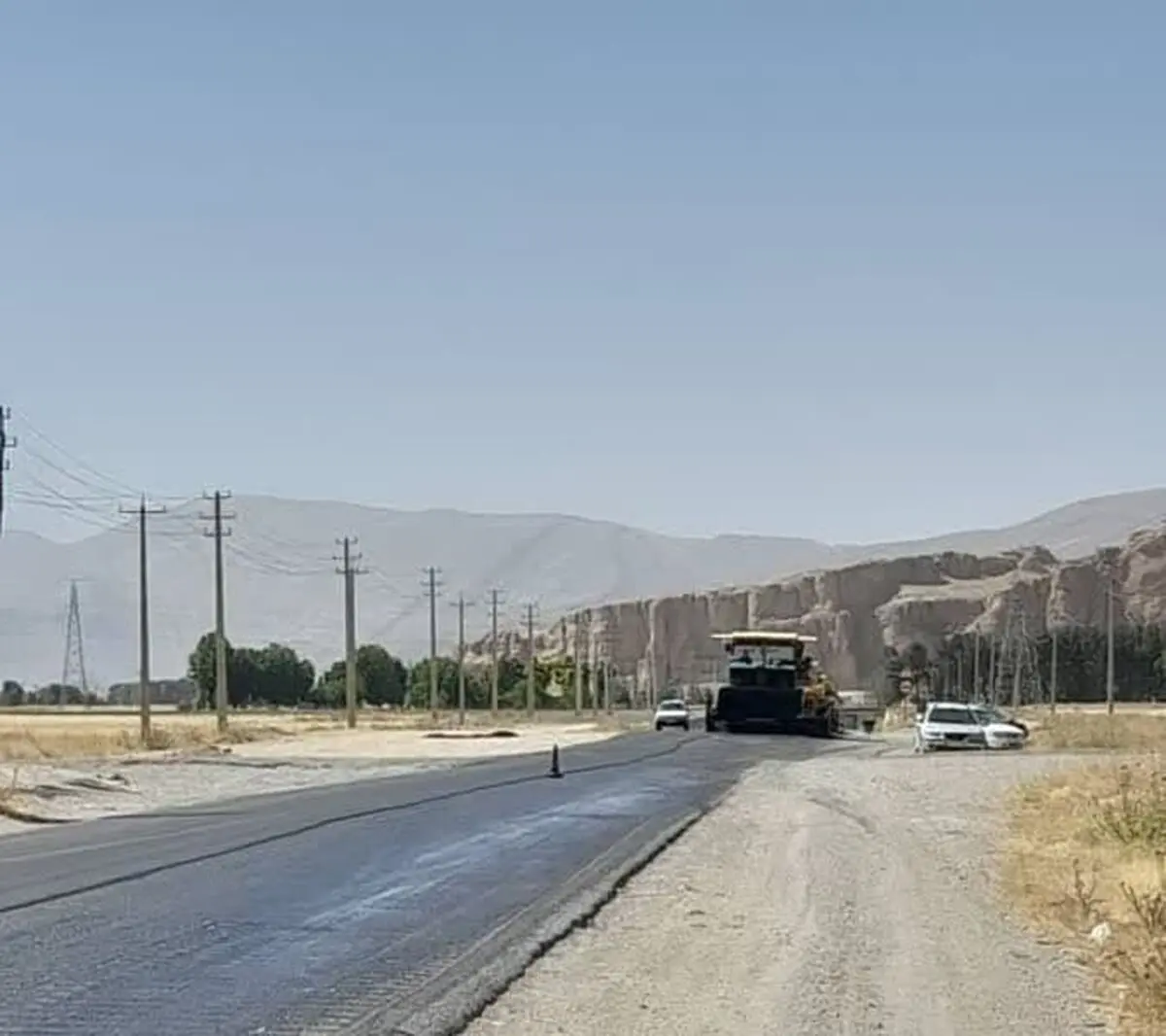 آغازعملیات بهسازی جاده دسترسی محور نقش رستم به نقش رجب