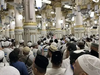 تشرف بیش از ۱۸ هزار زائر ایرانی به روضه شریفه مسجدالنبی (ص) 