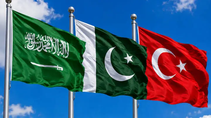 نشست اضطراری روسای ستادکل نیروهای مسلح عربستان، ترکیه و پاکستان در چارچوب پیمان مکه
