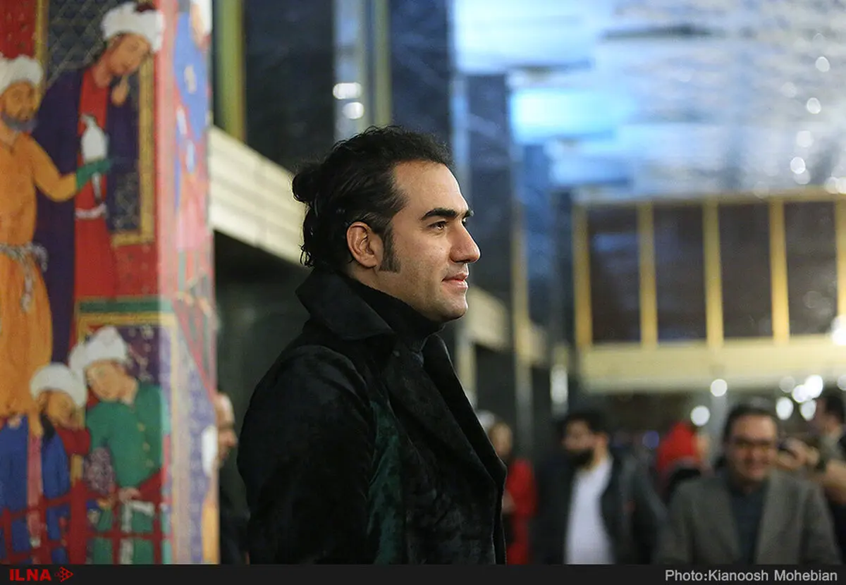 خوانندگی و بازیگری رضا یزدانی در نمایش «عاشقانه‌های خیابان»