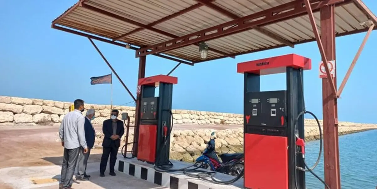 شروع به کار نخستین پمپ بنزین ساحلی کشور در بندرلنگه