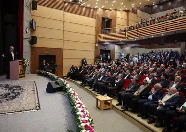 هر بخش نظام اداری فربه را که می‌خواهیم اصلاح و حذف کنیم، علیه ما جوسازی می‌شود!