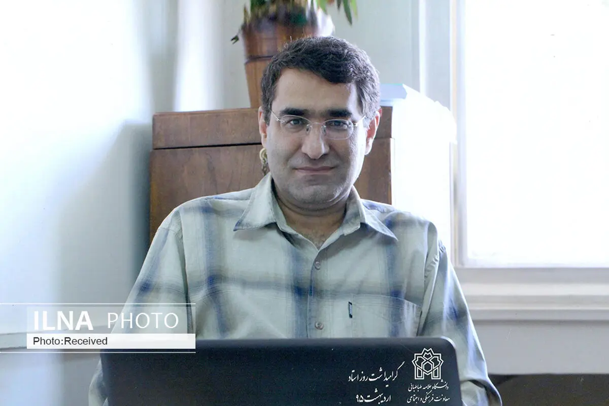کولبریِ علمیِ دانشجویان برای اساتید/ بساطِ "بساز و بفروشی علمی" متاثر از فضای اقتصادی کشور است