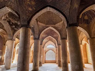 تردد موتورسیکلت در مسجد تاریخی عتیق اصفهان ممنوع شد