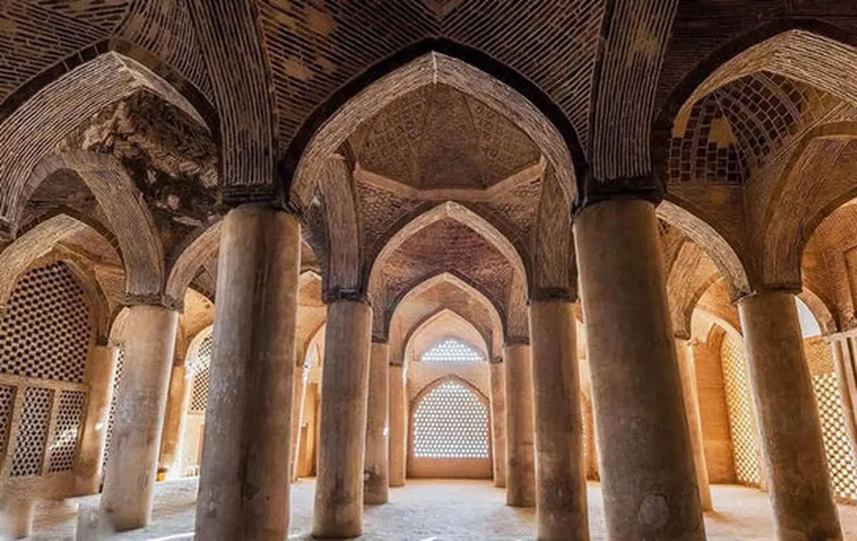 تردد موتورسیکلت در مسجد تاریخی عتیق اصفهان ممنوع شد